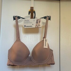 New No Boundaries Women's Lace Trim T-Shirt Bra - Tan